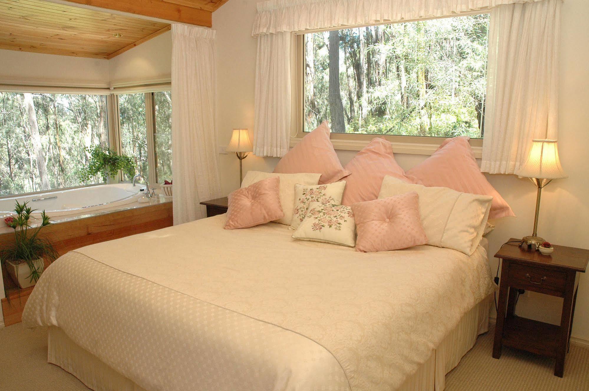 Myers Creek Cascades Luxury Cottages Healesville Exterior photo