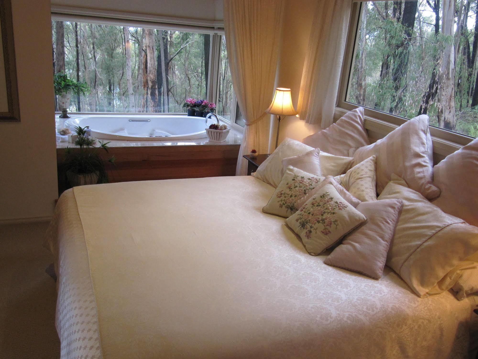 Myers Creek Cascades Luxury Cottages Healesville Exterior photo